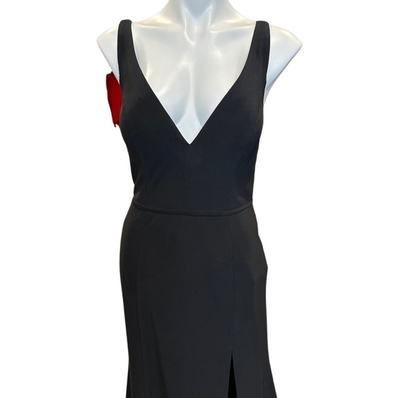 Mac Duggal NWT Ieena Plunge Neck High Slit Black Gown, size 10 - Picture 7 of 11